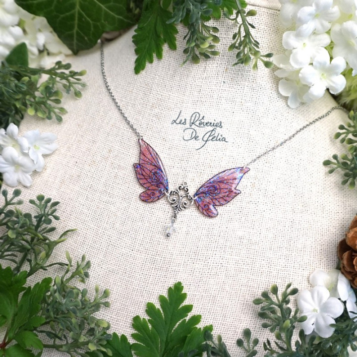 ALDÉRA - Petit collier ailes de fée rose