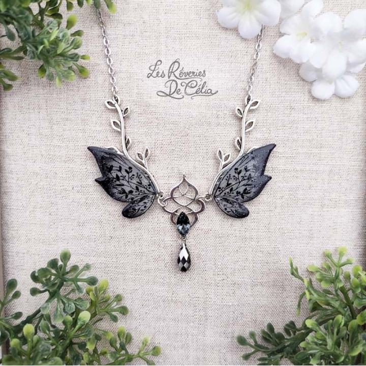 SYLVANIA - Collier Ailes de fée sylvestre noir brillant