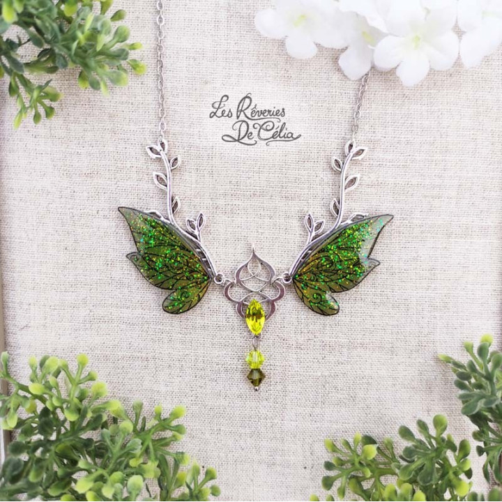 SYLVANIA - Collier Ailes de fée sylvestre vert brillant