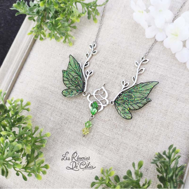 SYLVANIA - Collier Ailes de fée sylvestre vert clair brillant