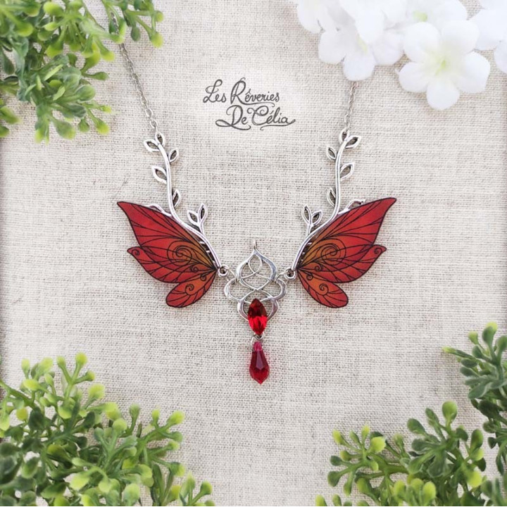 SYLVANIA - Collier Ailes de fée sylvestre rouge mat