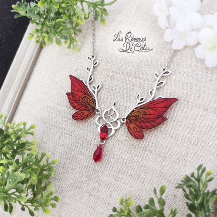 SYLVANIA - Collier Ailes de fée sylvestre rouge mat