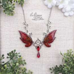 SYLVANIA - Collier Ailes de fée sylvestre rouge brillant