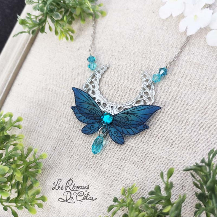 LUNA - Collier Ailes de fée lune bleu marine mat (version 1)