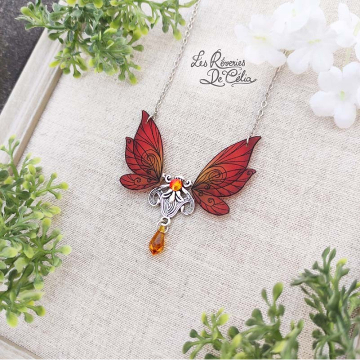 EVERLYNE - Collier Ailes de fée Art Nouveau rouge mat (version 1)