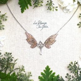 ALDÉRA - Petit collier ailes de fée orange clair