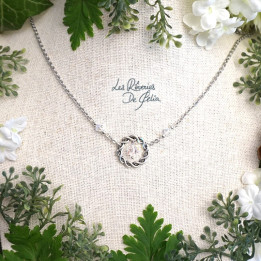 NAIA - Collier anneau entrelacs et cristaux blanc