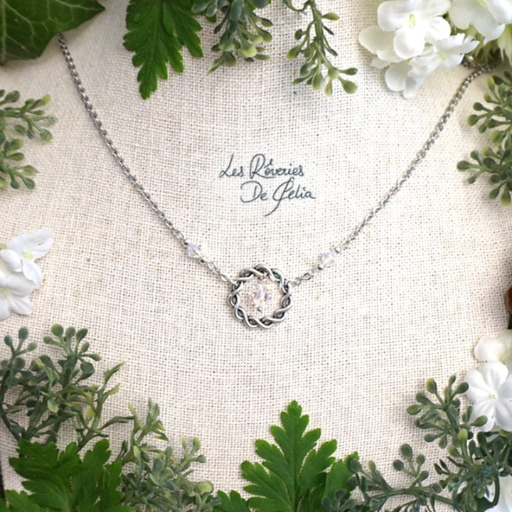 NAIA - Collier anneau entrelacs et cristaux blanc