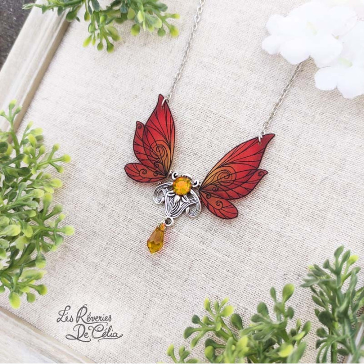 EVERLYNE - Collier Ailes de fée Art Nouveau rouge mat (version 2)
