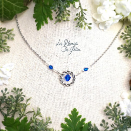 NAIA - Collier anneau entrelacs et cristaux bleu foncé