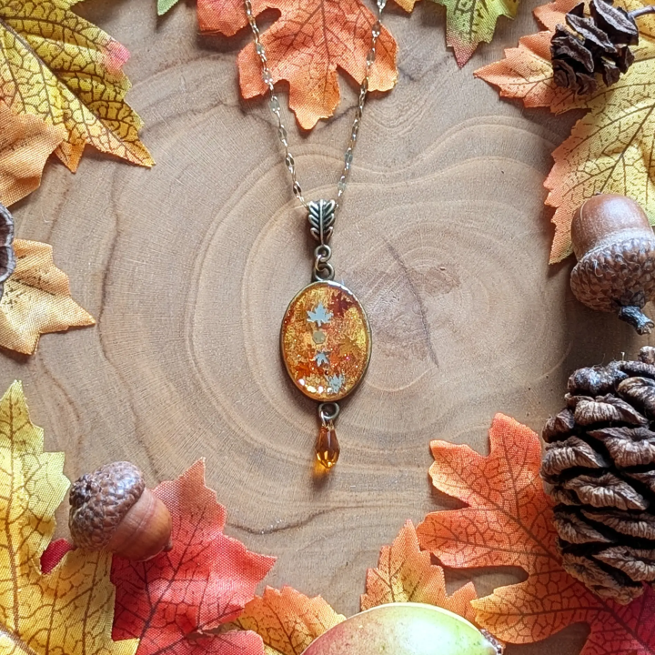 Collier médaillon "Résine d'automne"