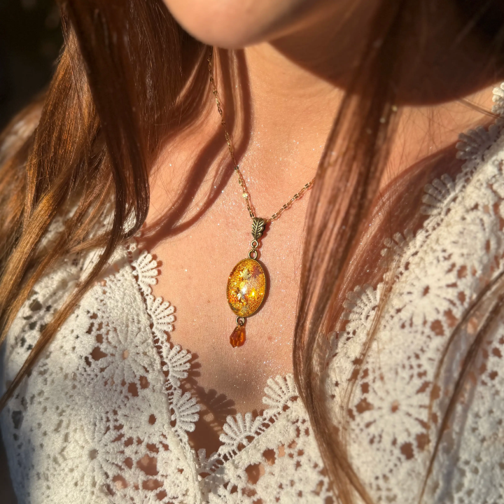 Collier médaillon "Résine d'automne"