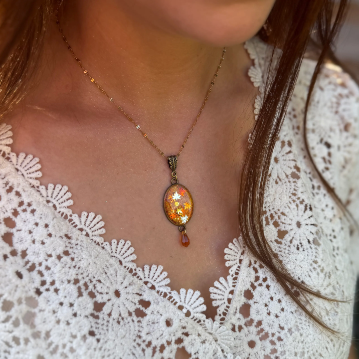 Collier médaillon "Résine d'automne"