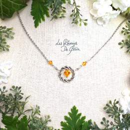NAIA - Collier anneau entrelacs et cristaux orange