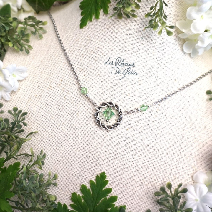 NAIA - Collier anneau entrelacs et cristaux vert