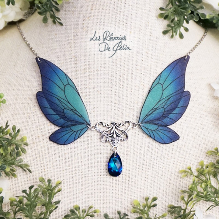 MAJESTIEL - Grand collier ailes de fée bleu/turquoise argenté