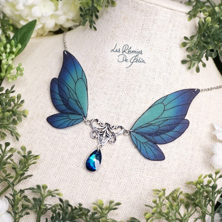 MAJESTIEL - Grand collier ailes de fée bleu/turquoise argenté