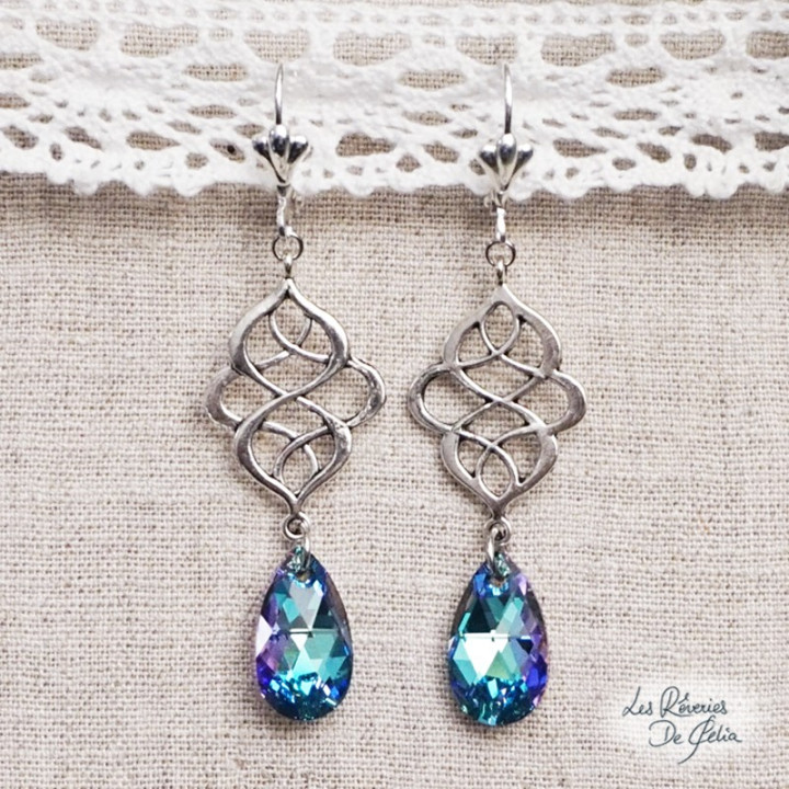 DIANE - Boucles d'oreilles ornements et cristaux bleu reflété