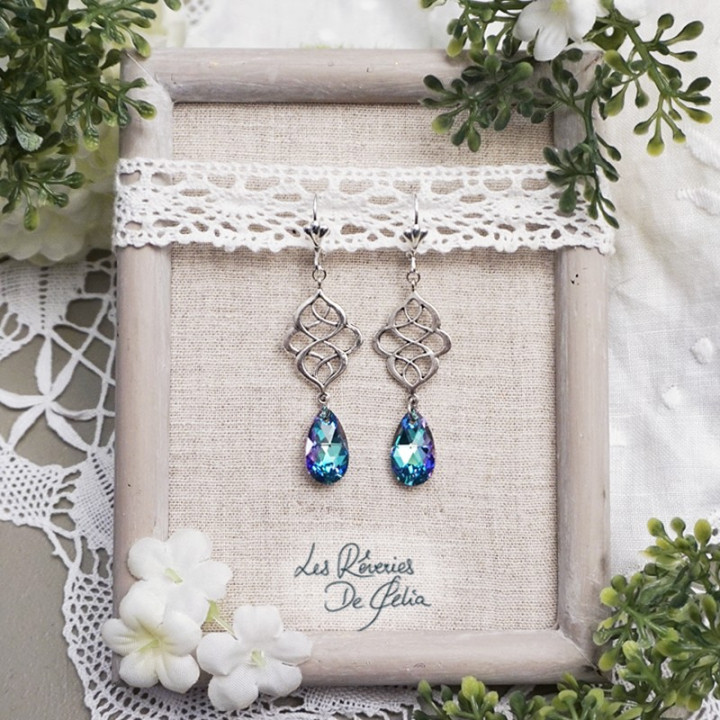 DIANE - Boucles d'oreilles ornements et cristaux bleu reflété