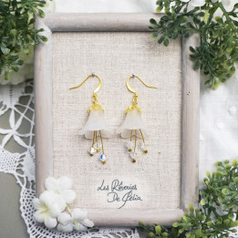 MIRANA - Boucles d'oreilles fleurs blanches mat