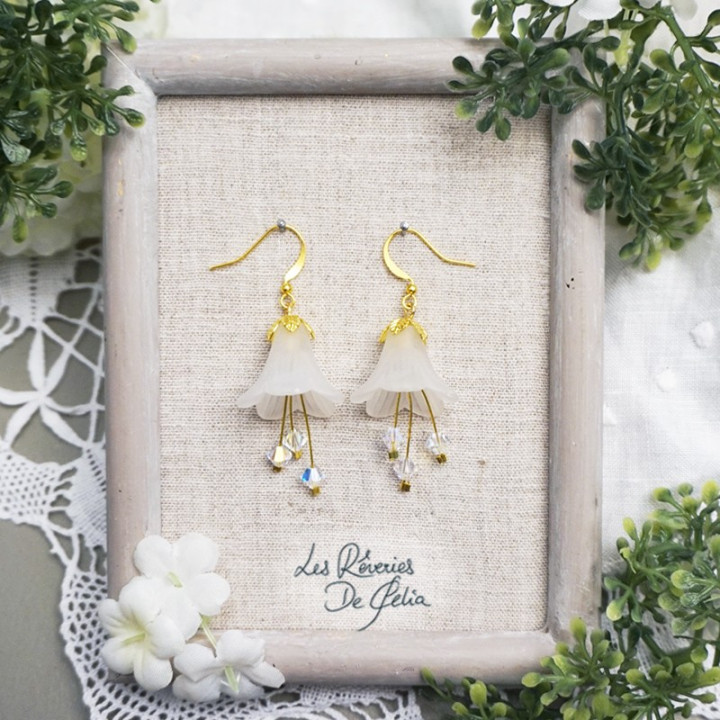 MIRANA - Boucles d'oreilles fleurs blanches mat