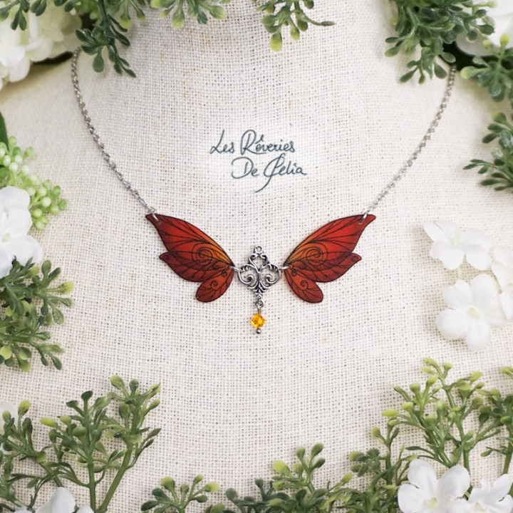 ALDÉRA - Petit collier ailes de fée rouge
