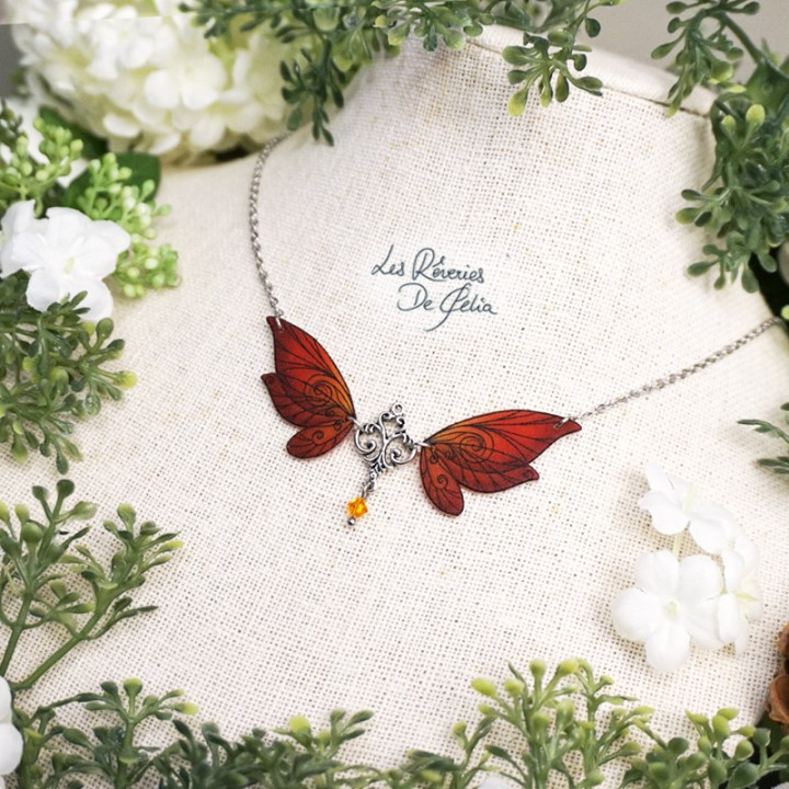 ALDÉRA - Petit collier ailes de fée rouge