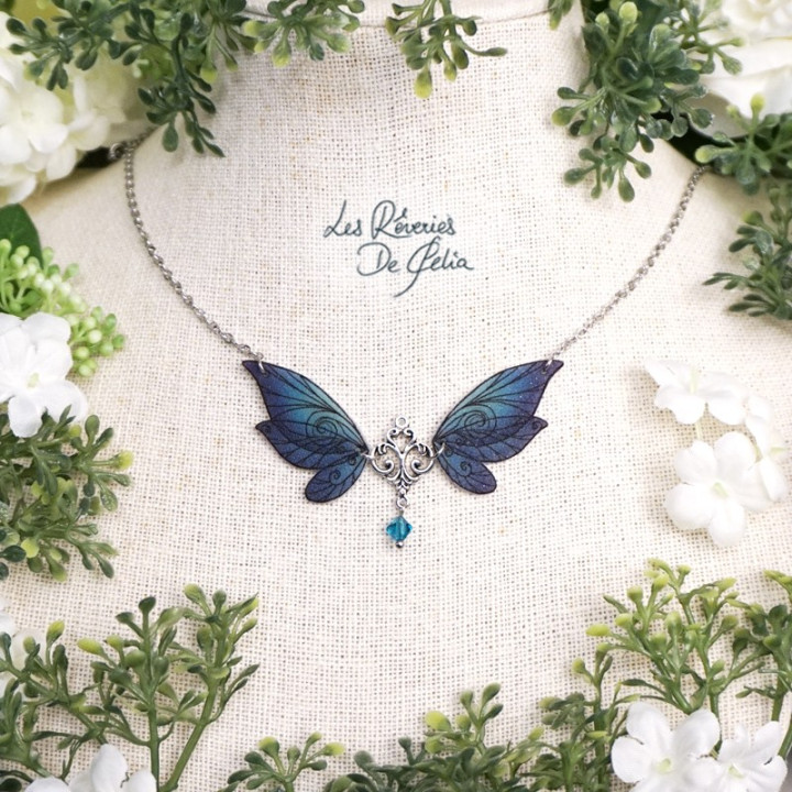 ALDÉRA - Petit collier ailes de fée bleu/turquoise