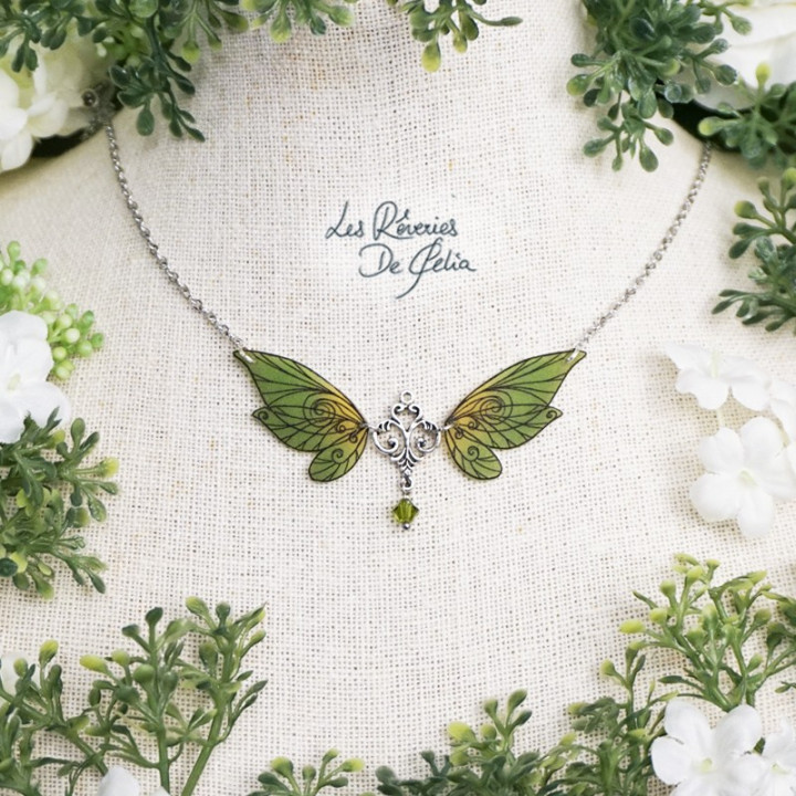 ALDÉRA - Petit collier ailes de fée vert
