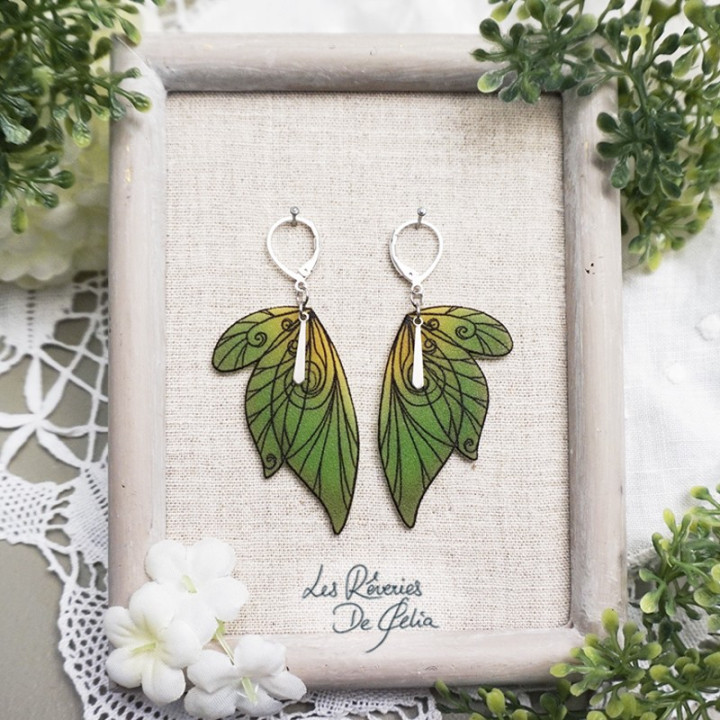 SÉLÈNE - Boucles d'oreilles ailes de fée argenté et vert