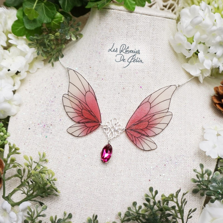 MAJESTIEL - Grand collier ailes de fée framboise et argenté