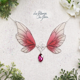 MAJESTIEL - Grand collier ailes de fée framboise et argenté