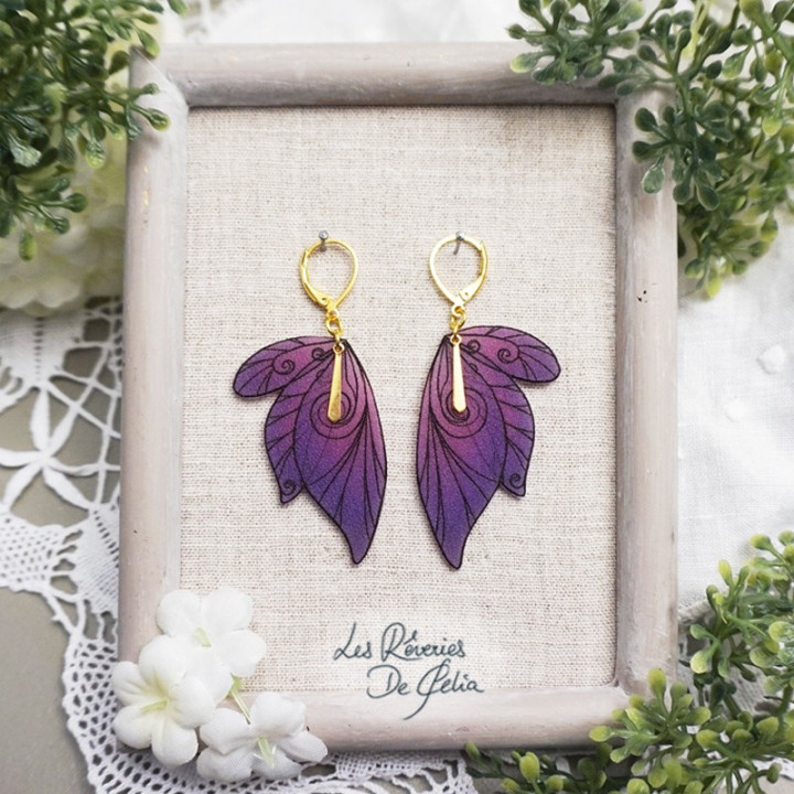 SÉLÈNE - Boucles d'oreilles ailes de fée doré et violet/rose