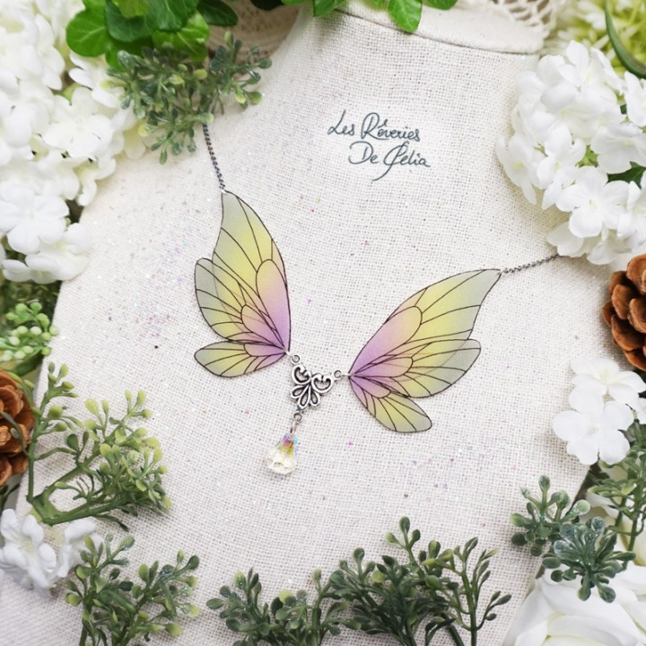 MAJESTIEL - Grand collier ailes de fée vert/violet argenté