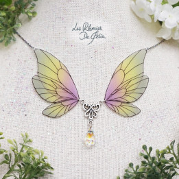 MAJESTIEL - Grand collier ailes de fée vert/violet argenté