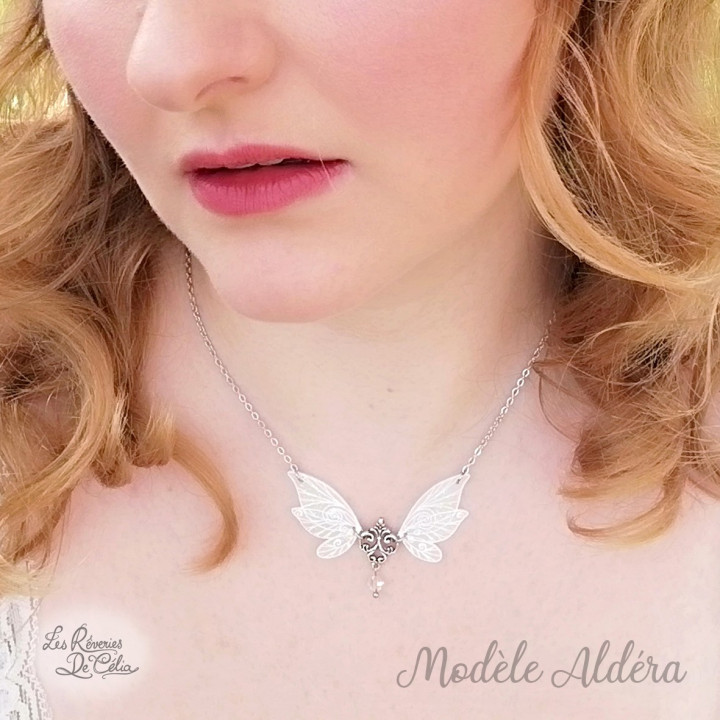 ALDÉRA - Petit collier ailes de fée bleu/turquoise