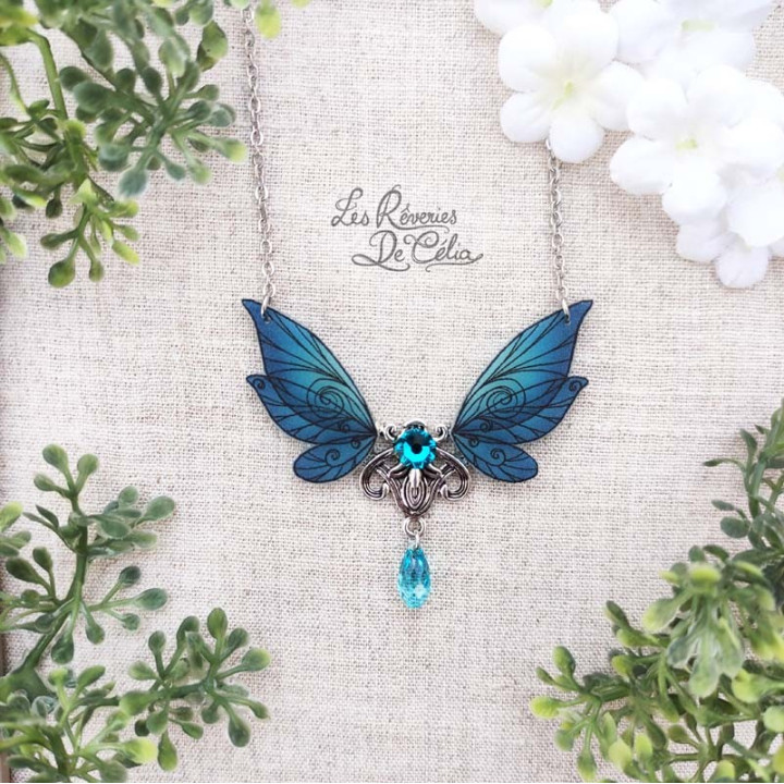 EVERLYNE - Collier Ailes de fée Art Nouveau bleu mat