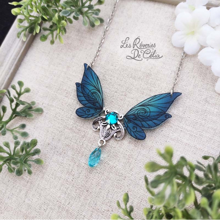 EVERLYNE - Collier Ailes de fée Art Nouveau bleu mat