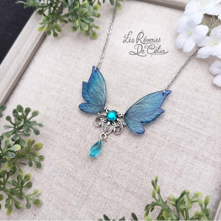 EVERLYNE - Collier Ailes de fée Art Nouveau bleu galaxy
