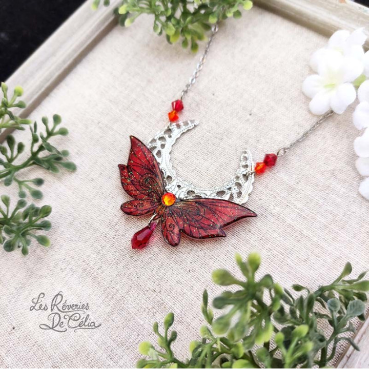 LUNA - Collier Ailes de fée lune rouge brillant