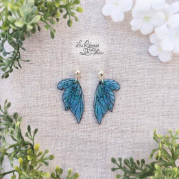 CALIXTE - Boucles d'oreilles mini ailes de fée bleu clair