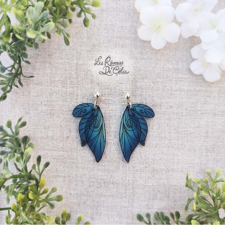CALIXTE - Boucles d'oreilles mini ailes de fée bleu mat