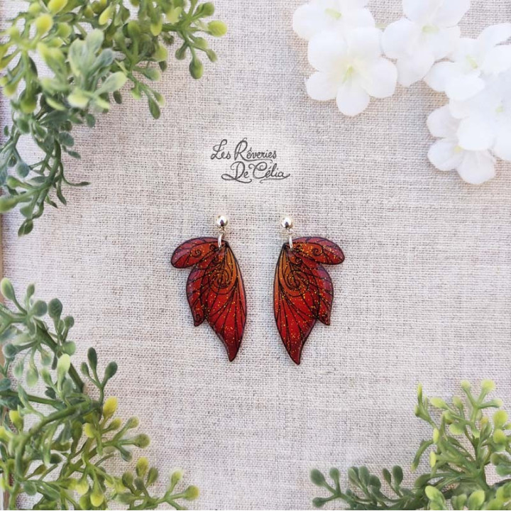CALIXTE - Boucles d'oreilles mini ailes de fée rouge