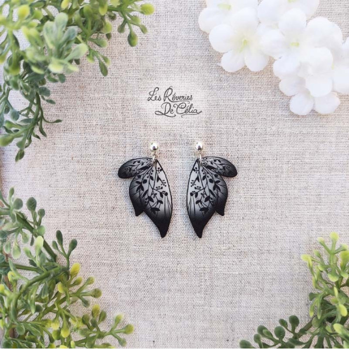 CALIXTE - Boucles d'oreilles mini ailes de fée noir mat